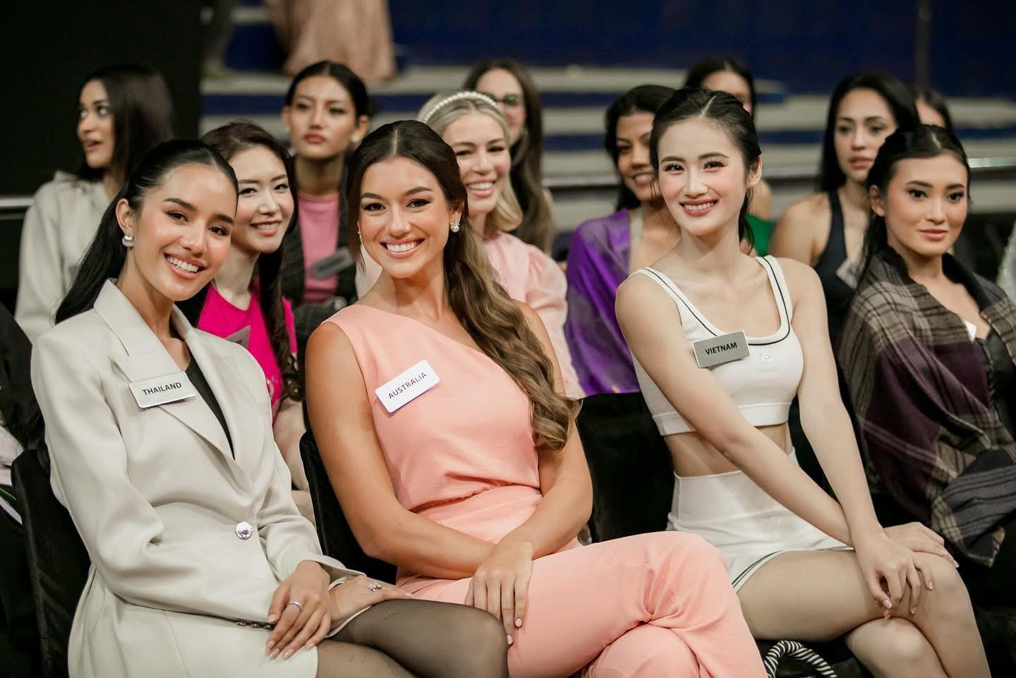 Ý Nhi bị soi trang phục lạc quẻ nhăn nhúm đọ sắc mỹ nhân hot nhất Miss World 2025