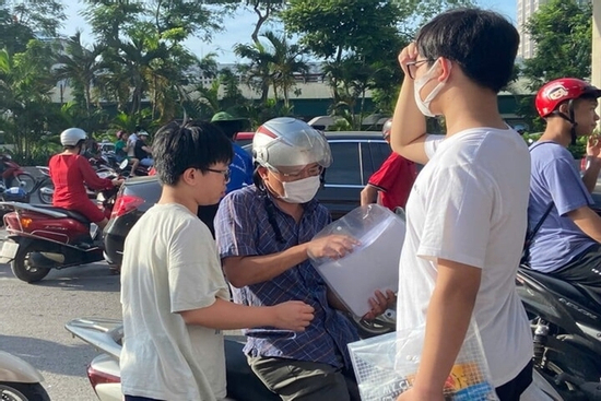 3.000 thí sinh tranh suất vào lớp 10 trường chuyên hot nhất nhì Hà Nội