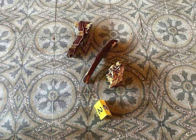 Cho thôi việc 2 nhân viên bảo vệ vụ ngai vua triều Nguyễn bị phá hoại ảnh 2