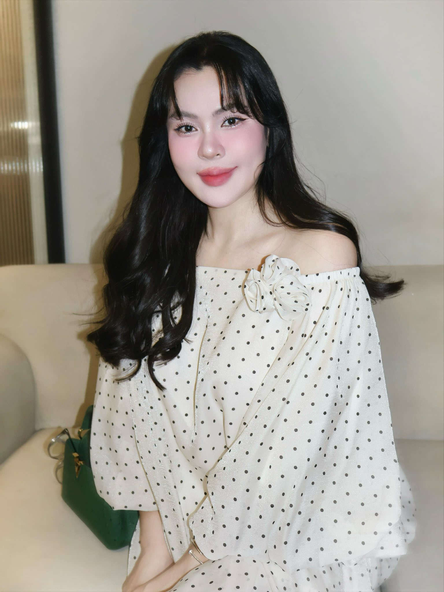 Hoa hậu Việt vướng tin mang thai giả: Chồng bị đồn thổi về giới tính, đang sống biệt thự 200 tỷ phương lê- Ảnh 1.