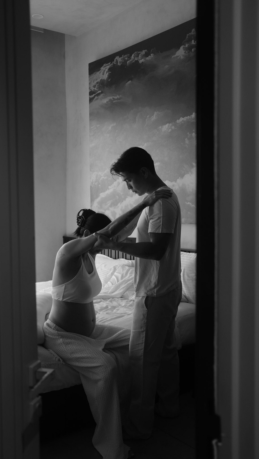 Bộ ảnh bầu đầy ý nghĩa của Ngô Thanh Vân ở tuổi U50