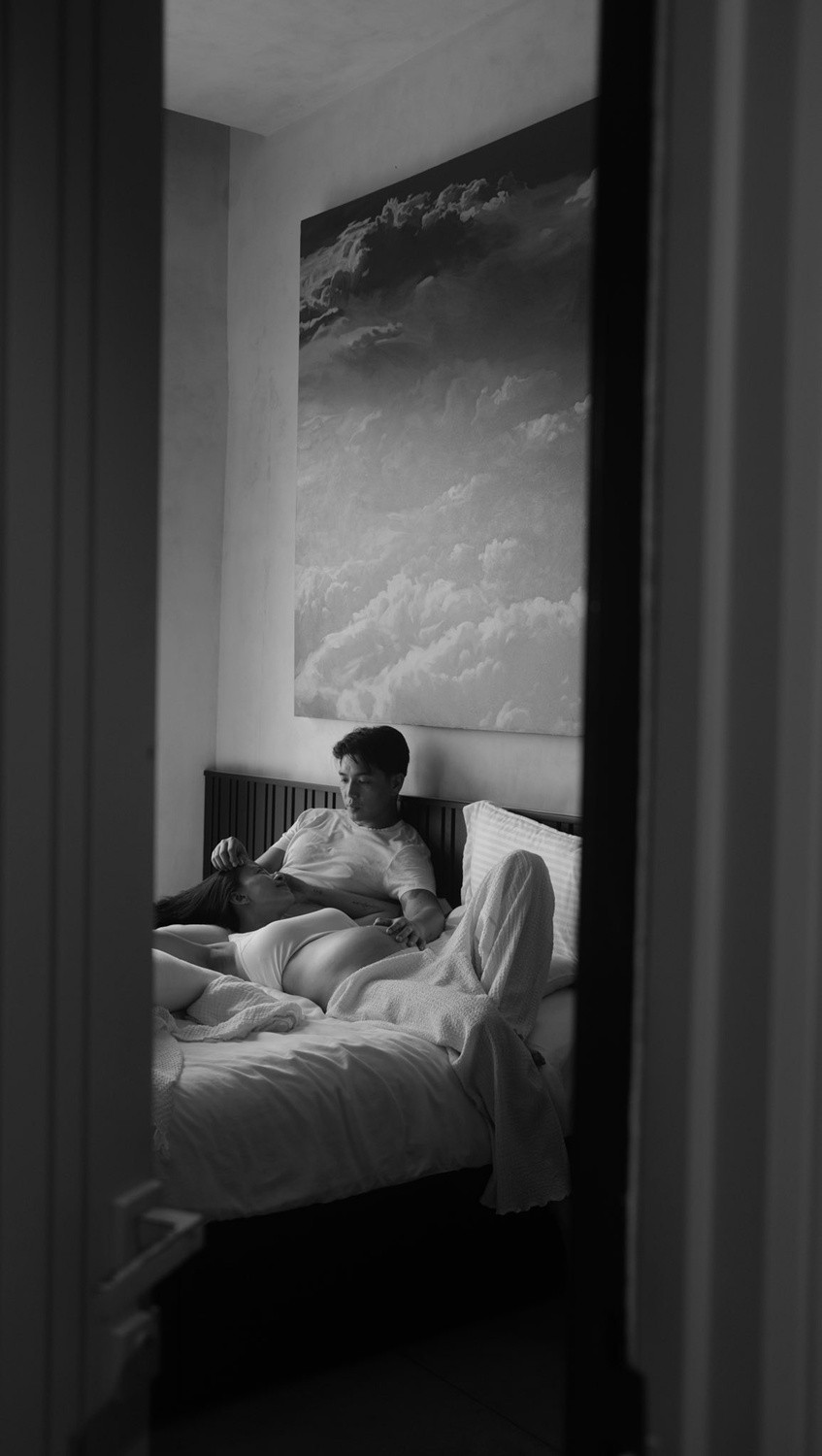 Bộ ảnh bầu đầy ý nghĩa của Ngô Thanh Vân ở tuổi U50