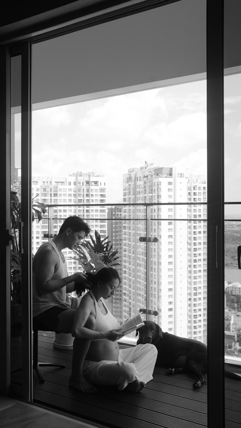 Bộ ảnh bầu đầy ý nghĩa của Ngô Thanh Vân ở tuổi U50