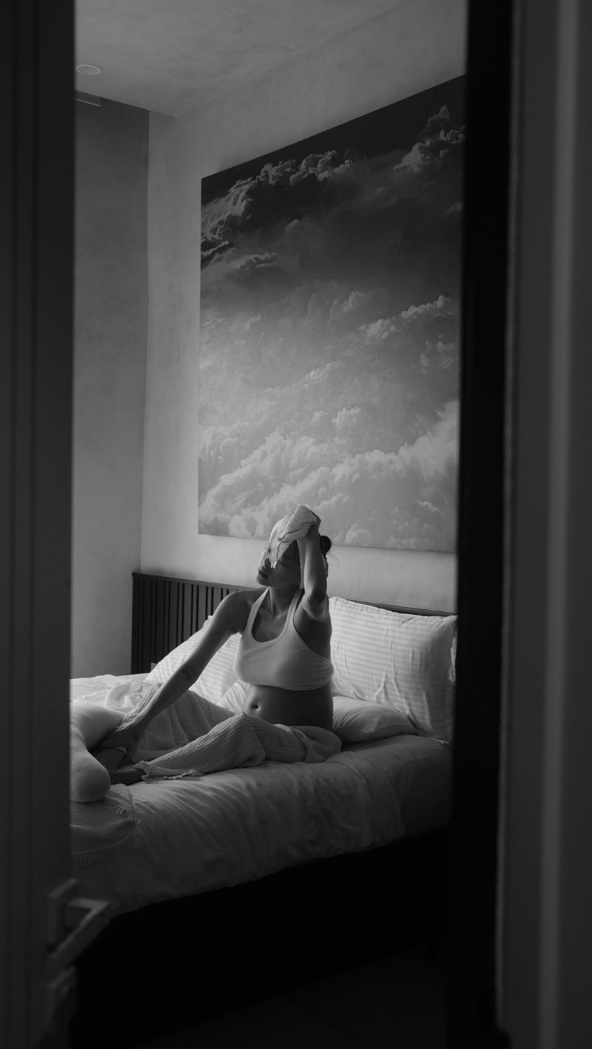 Bộ ảnh bầu đầy ý nghĩa của Ngô Thanh Vân ở tuổi U50