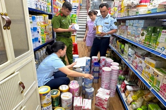 Phát hiện hàng trăm hộp sữa bột trẻ em nhập lậu