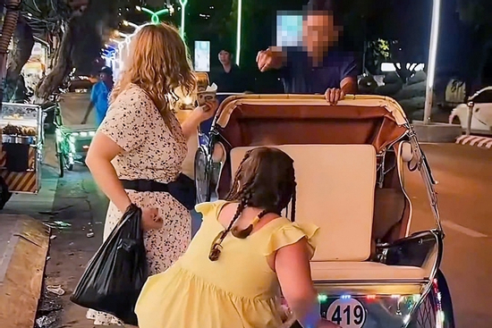 Xác minh người chạy xích lô cư xử thiếu văn hóa với mẹ con du khách nước ngoài