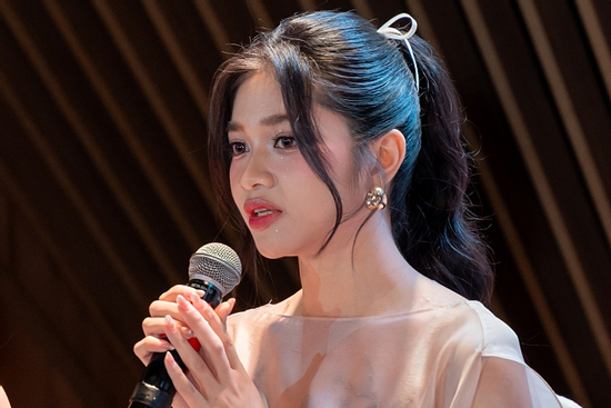 Á hậu Miss World Việt Nam vui rớt nước mắt khi đậu casting phim