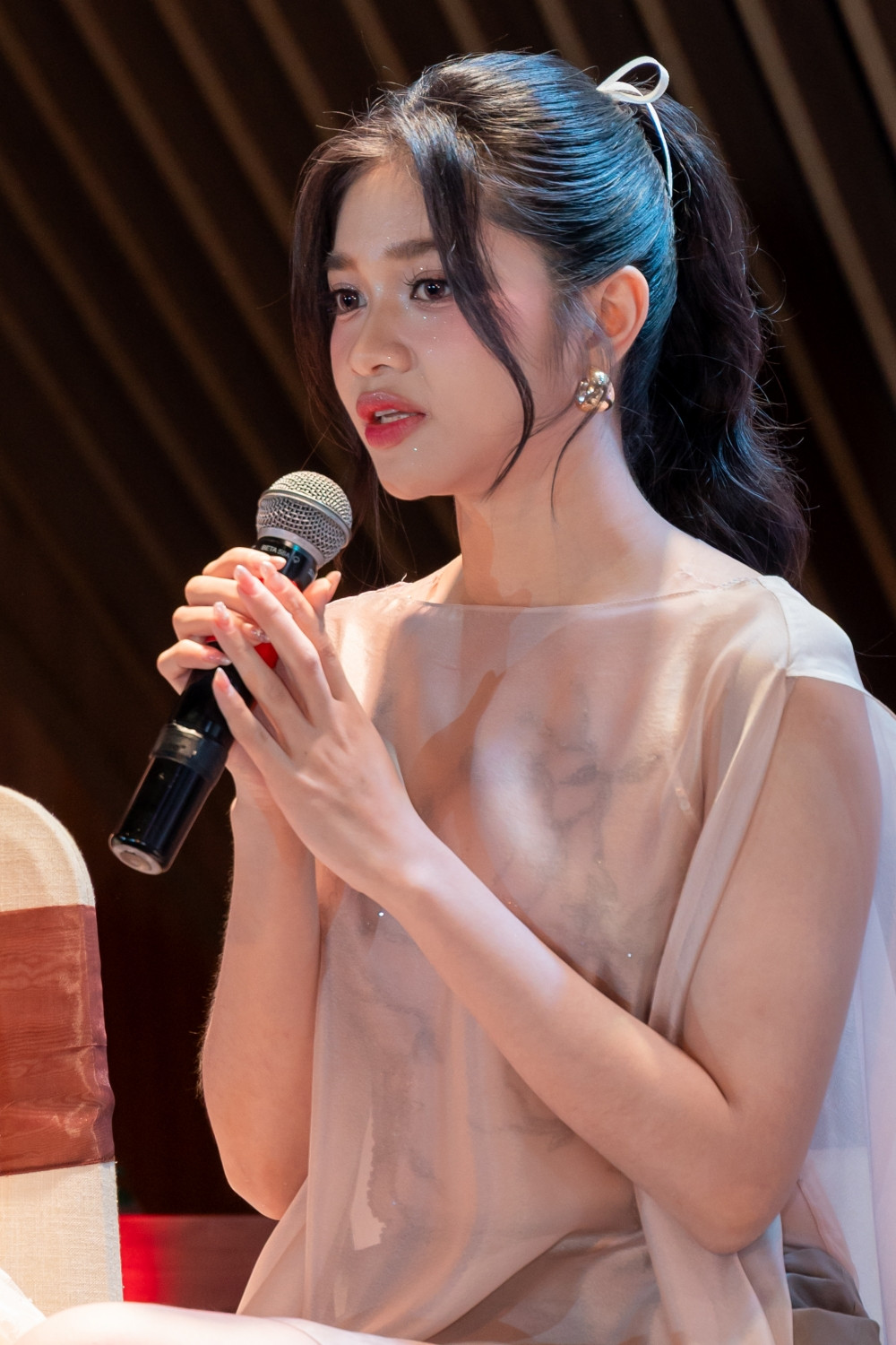 Á hậu Miss World Việt Nam vui rớt nước mắt khi đậu casting phim