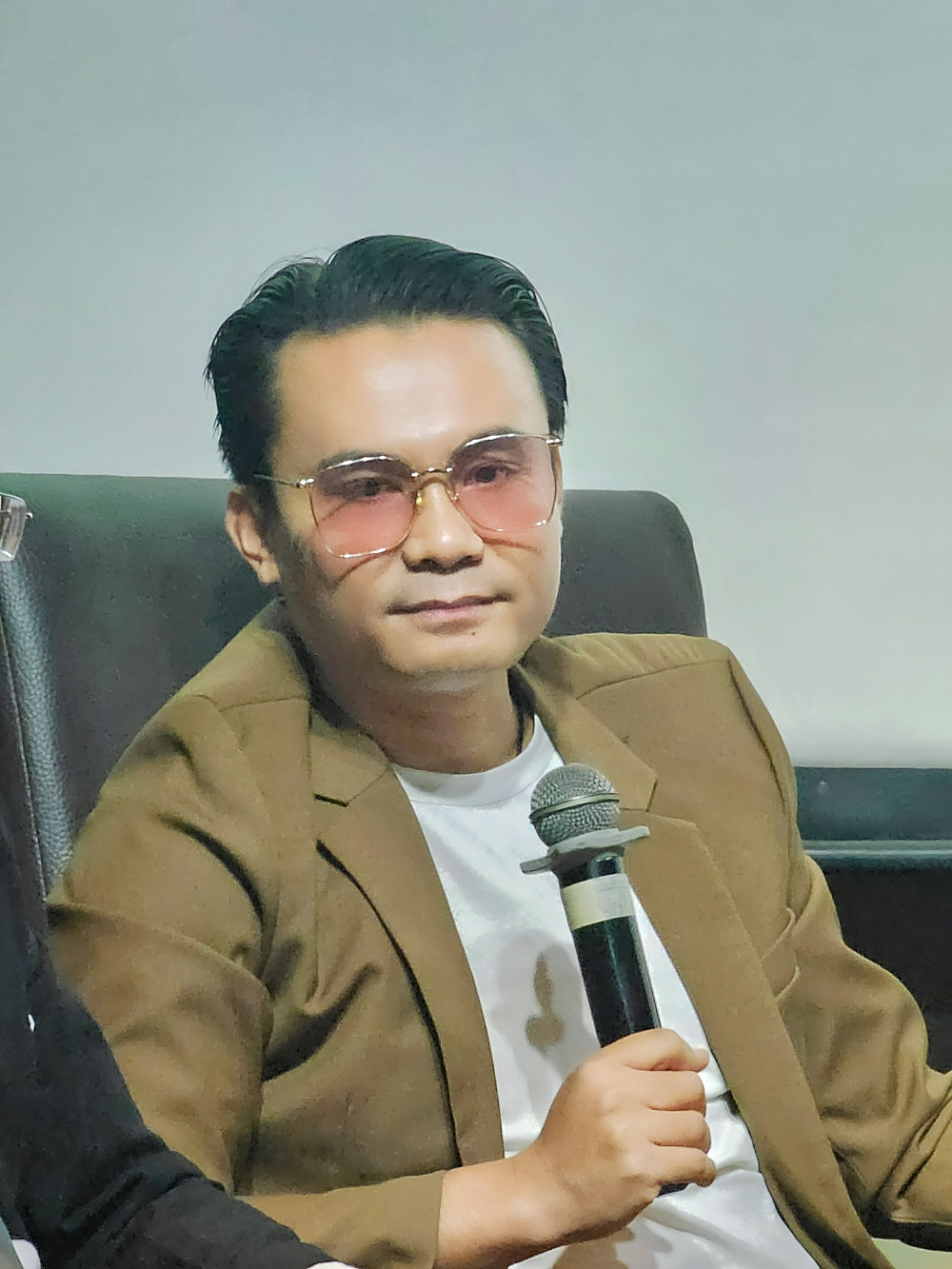 Ca sĩ Quốc Thiên bị tố vi phạm bản quyền ca khúc Mối tình không tên