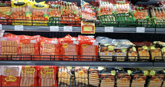 Lùm xùm thịt heo C.P. Việt Nam, tờ 'cam kết từ thương hiệu CP' tại quầy hàng biến mất