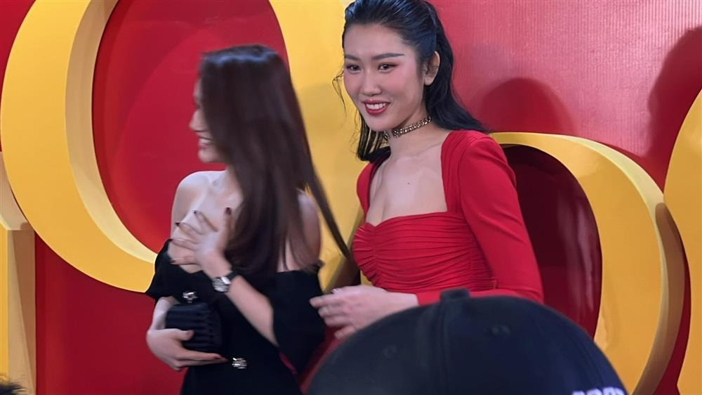 Nhã Phương gây giật mình vì khoảnh khắc ngỡ quên nội y