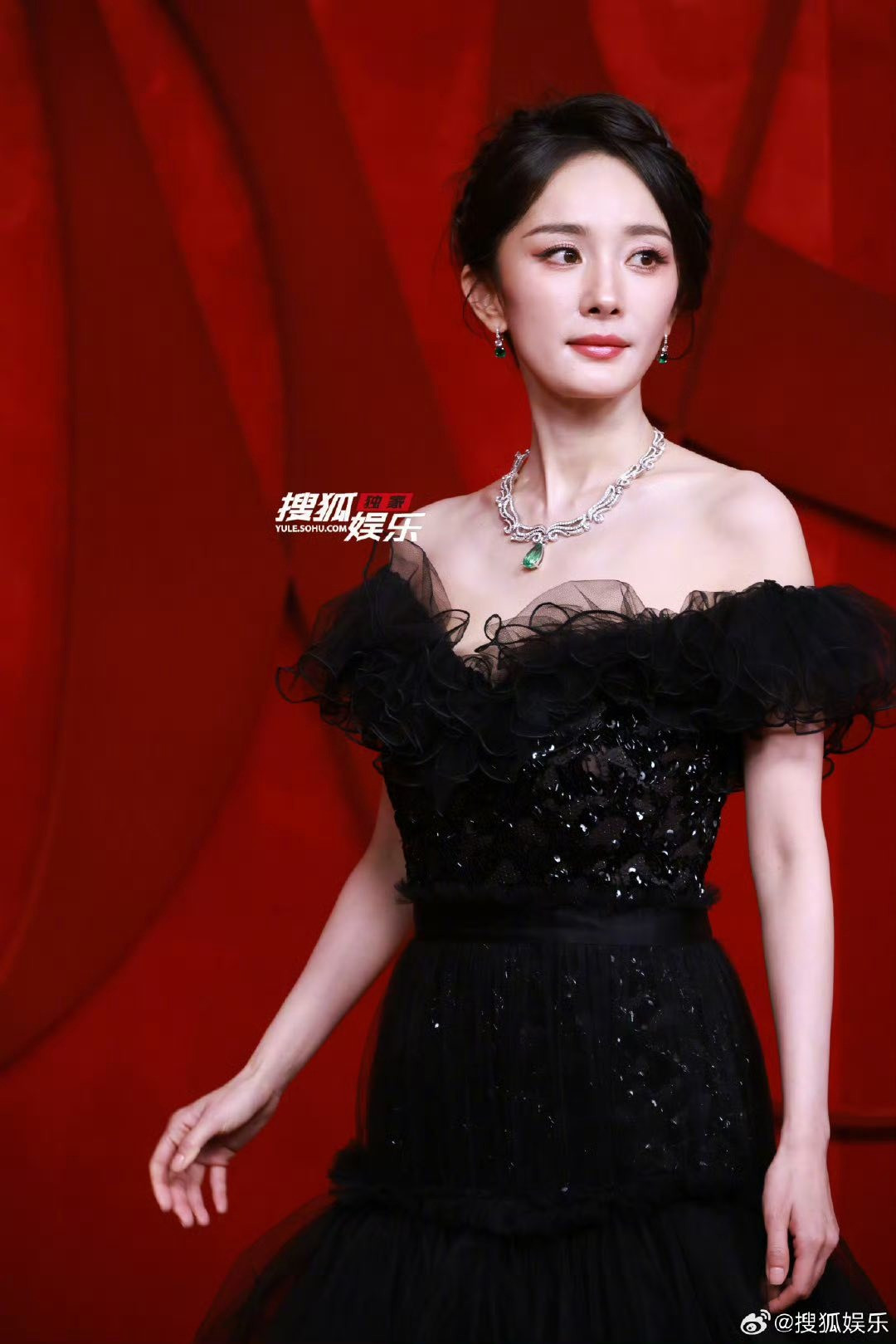 Nhan sắc gây tranh cãi của Dương Mịch khi lộ diện tại sự kiện - Ảnh 5