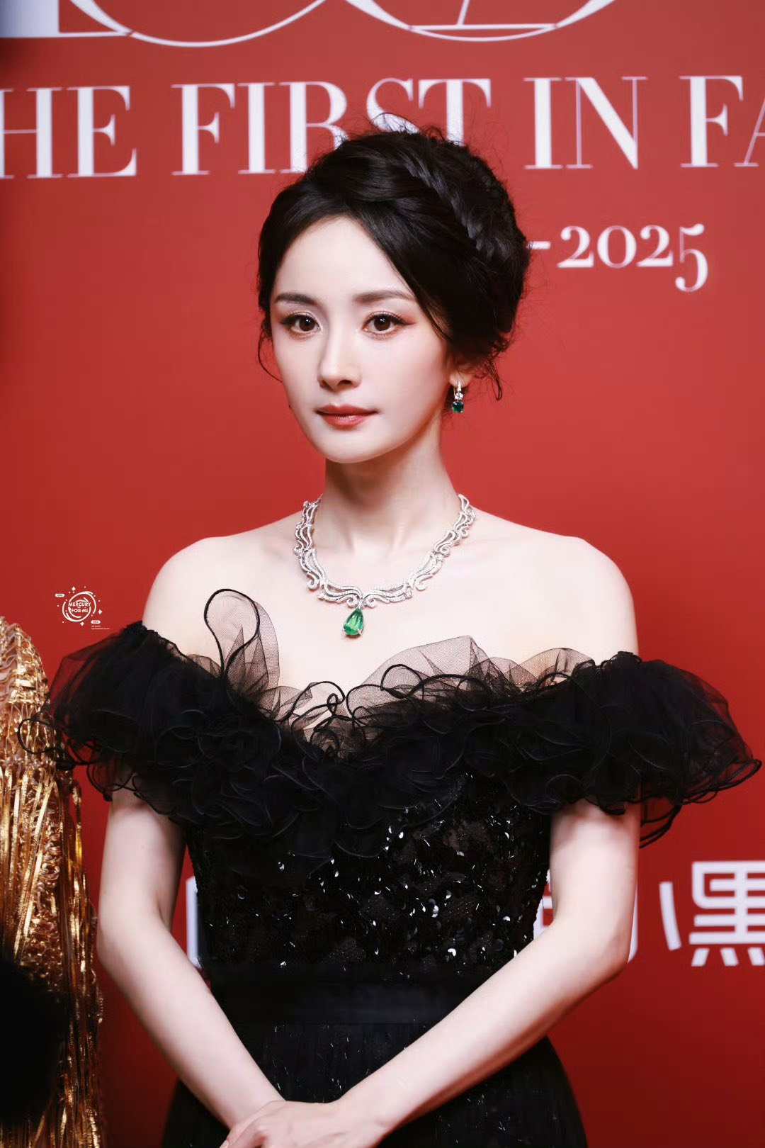 Nhan sắc gây tranh cãi của Dương Mịch khi lộ diện tại sự kiện - Ảnh 4