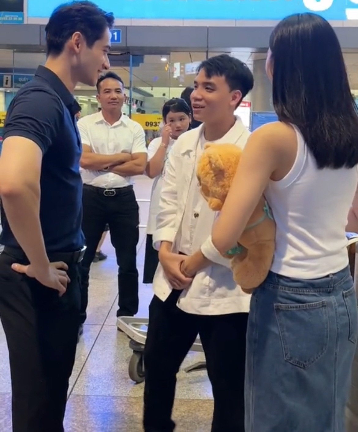 Rộ tin Hoa hậu Ý Nhi chia tay bạn trai hẹn hò nam vương danh tiếng