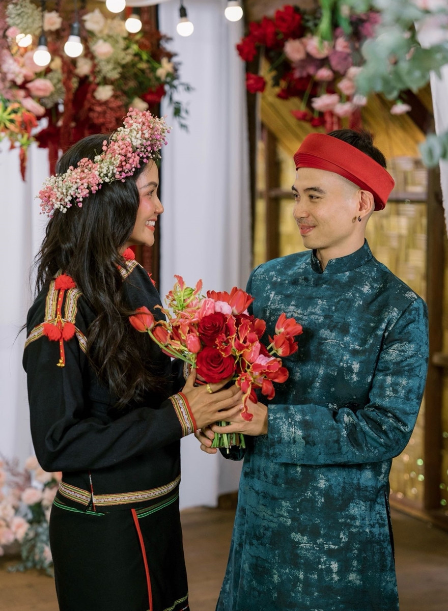 3 nghệ sĩ quê Đắk Lắk: Người là 'Hoa hậu quốc dân', người lấy vợ kém 17 tuổi - Ảnh 4.