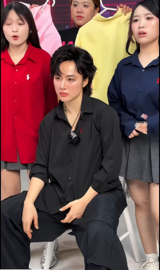 Angela Phương Trinh Ngày Càng Cơ Bắp Menly, Liên Quan Gì Mà Gil Lê Bị Réo Tên? Angela Phương Trinh Ngày Càng Cơ Bắp Menly, Liên Quan Gì Mà Gil Lê Bị Réo Tên?