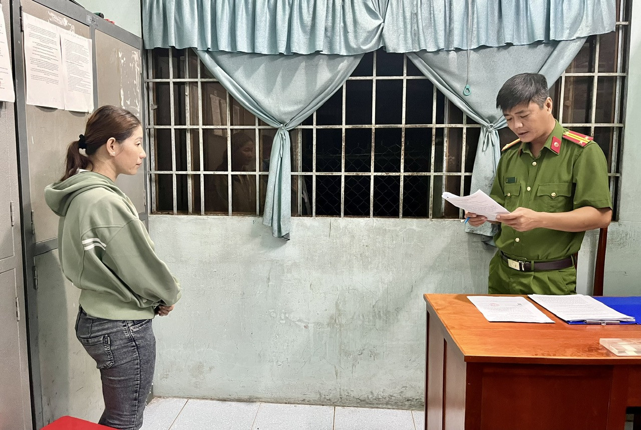 BẮT KHẨN CẤP.jpg