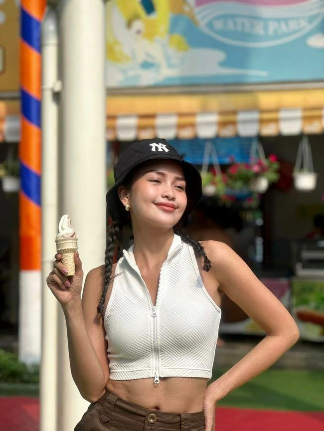 Huyền Baby mới phẫu thuật vòng 2 để có cơ bụng múi nào ra múi nấy lộ liễu