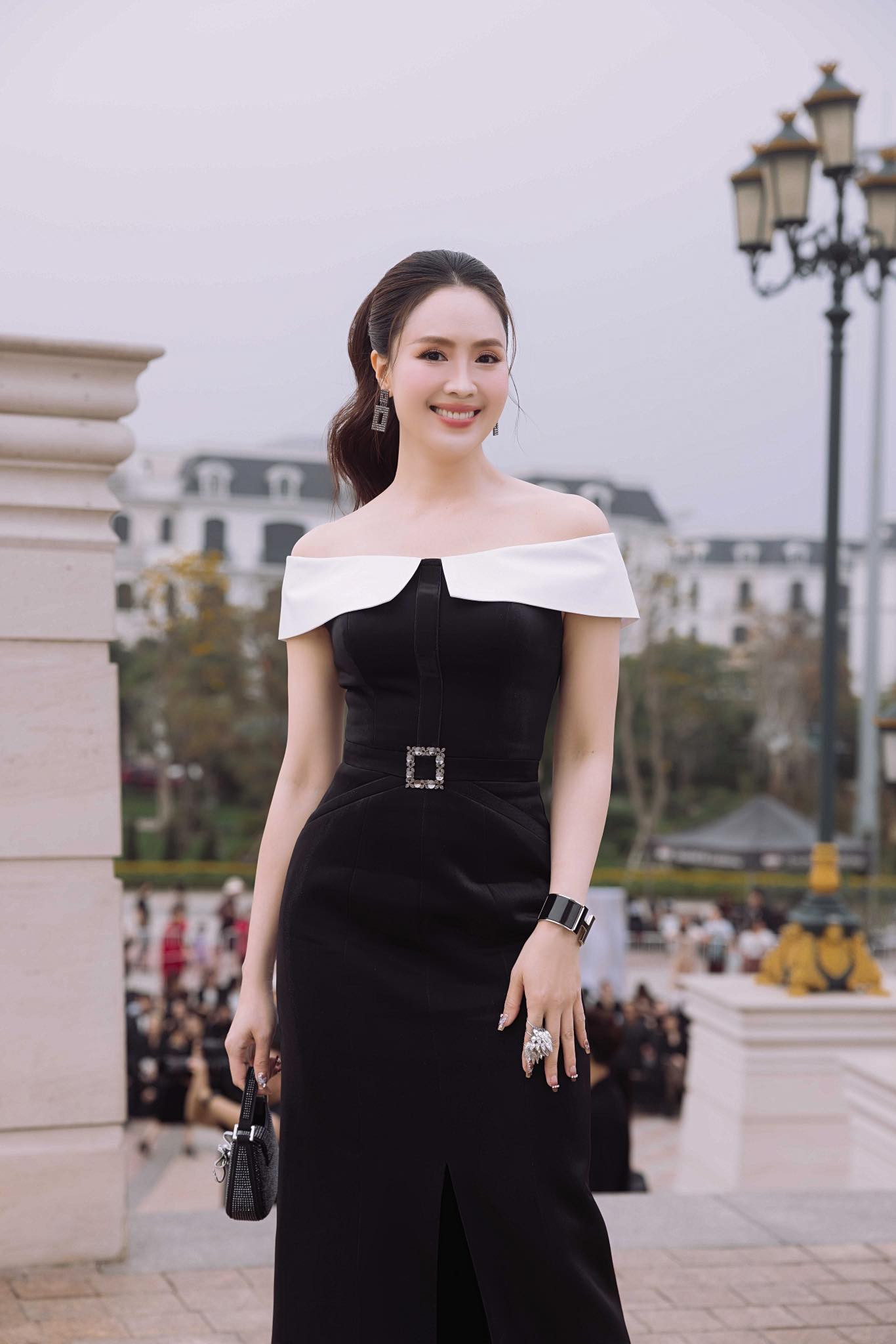 Nhan sắc Hồng Diễm hiện tại ra sao mà Minh Tiệp ngỡ ngàng khen xinh trẻ như cách đây 20 năm?- Ảnh 1.