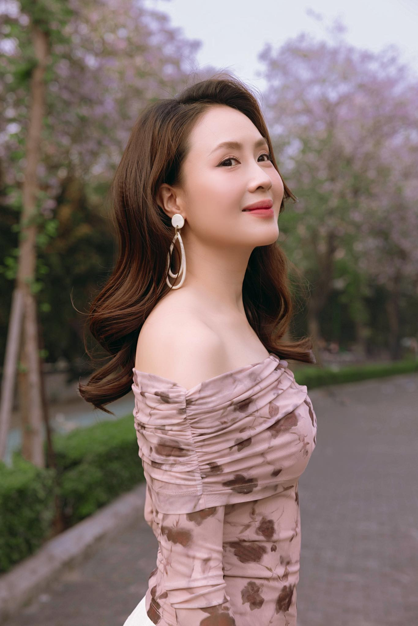 Nhan Sắc Hồng Diễm Hiện Tại Ra Sao Mà Minh Tiệp Ngỡ Ngàng Khen Xinh Trẻ Như Cách Đây 20 Năm? Nhan Sắc Hồng Diễm Hiện Tại Ra Sao Mà Minh Tiệp Ngỡ Ngàng Khen Xinh Trẻ Như Cách Đây 20 Năm?- Ảnh 11.