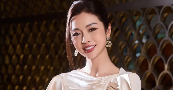 Nhan sắc rạng rỡ tuổi 40 của Jennifer Phạm, thì ra có 'bí kíp' riêng