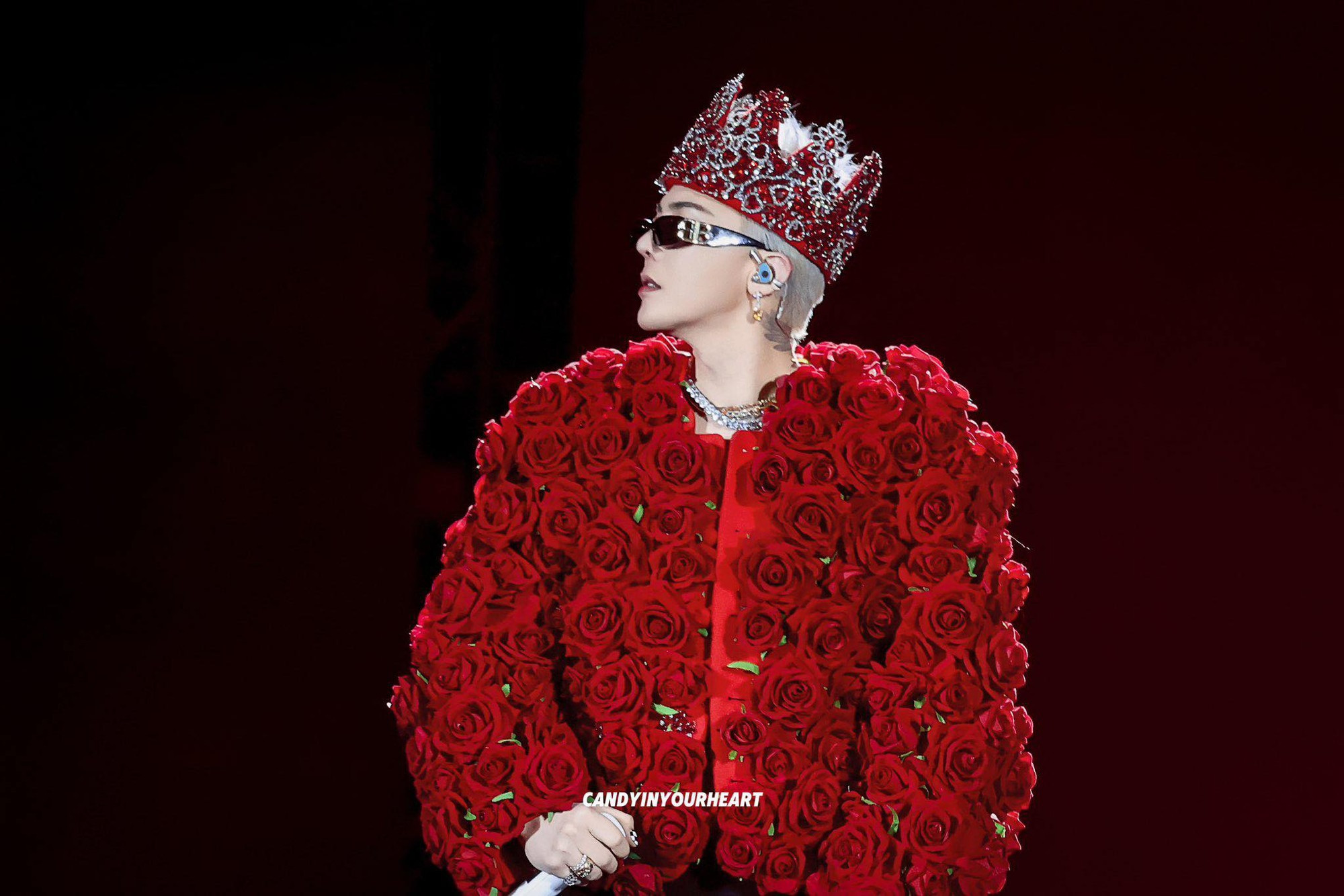 Visual Khó Tin Của G-Dragon Lần Đầu Đến Việt Nam: 12 Năm Sau Trông Cũng Chẳng Khác Gì! 48730297211524677695870596239681
