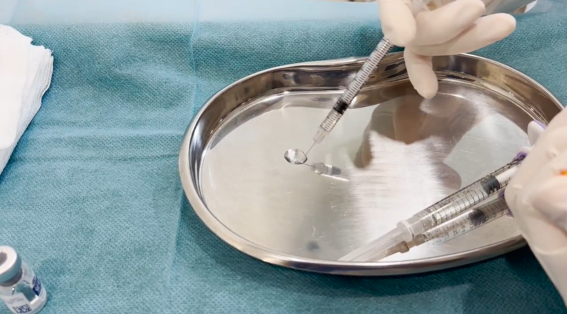 Thử filler nếu tan trong nước thì đó là sản phẩm đạt chuẩn. Ảnh minh họa