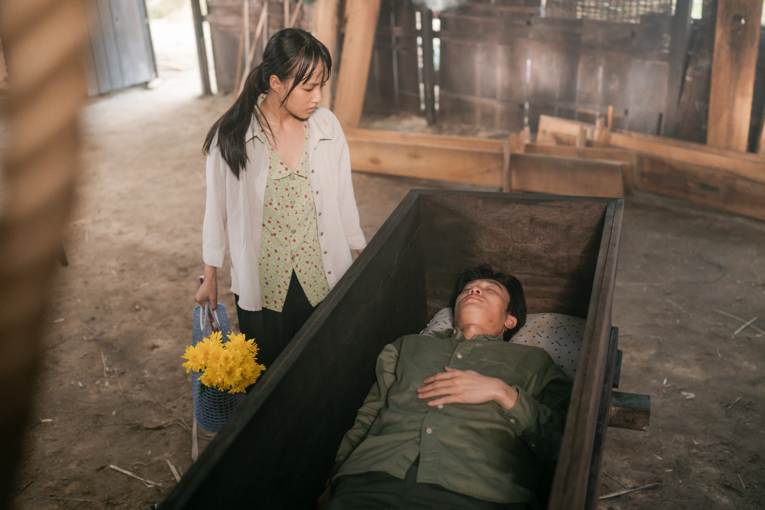 Quốc Trường nhớ đời cảnh nằm quan tài trong phim kinh dị