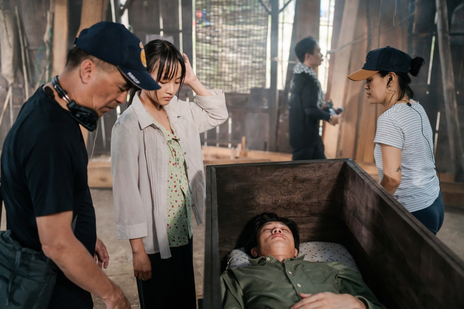 Quốc Trường nhớ đời cảnh nằm quan tài trong phim kinh dị