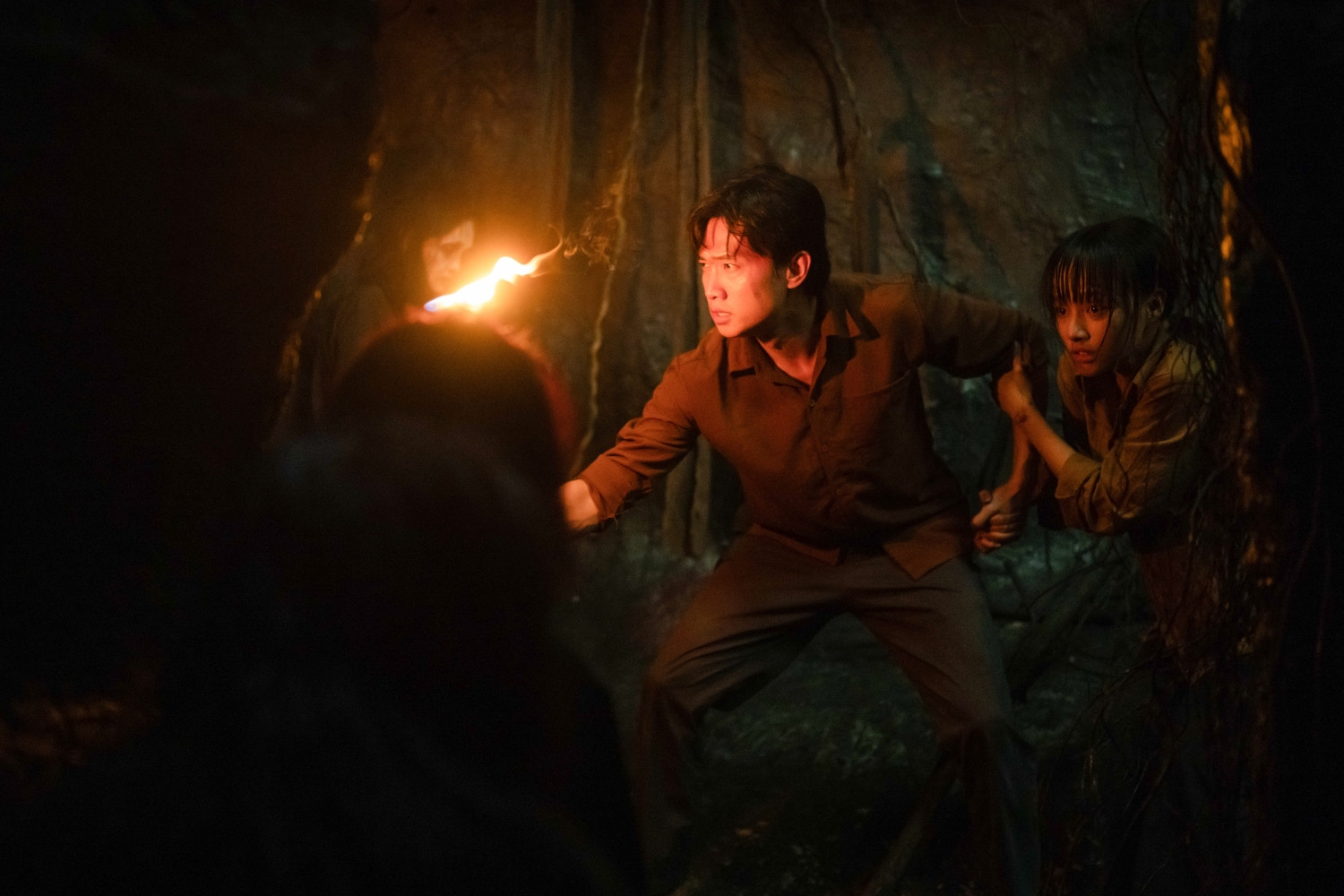 Quốc Trường nhớ đời cảnh nằm quan tài trong phim kinh dị