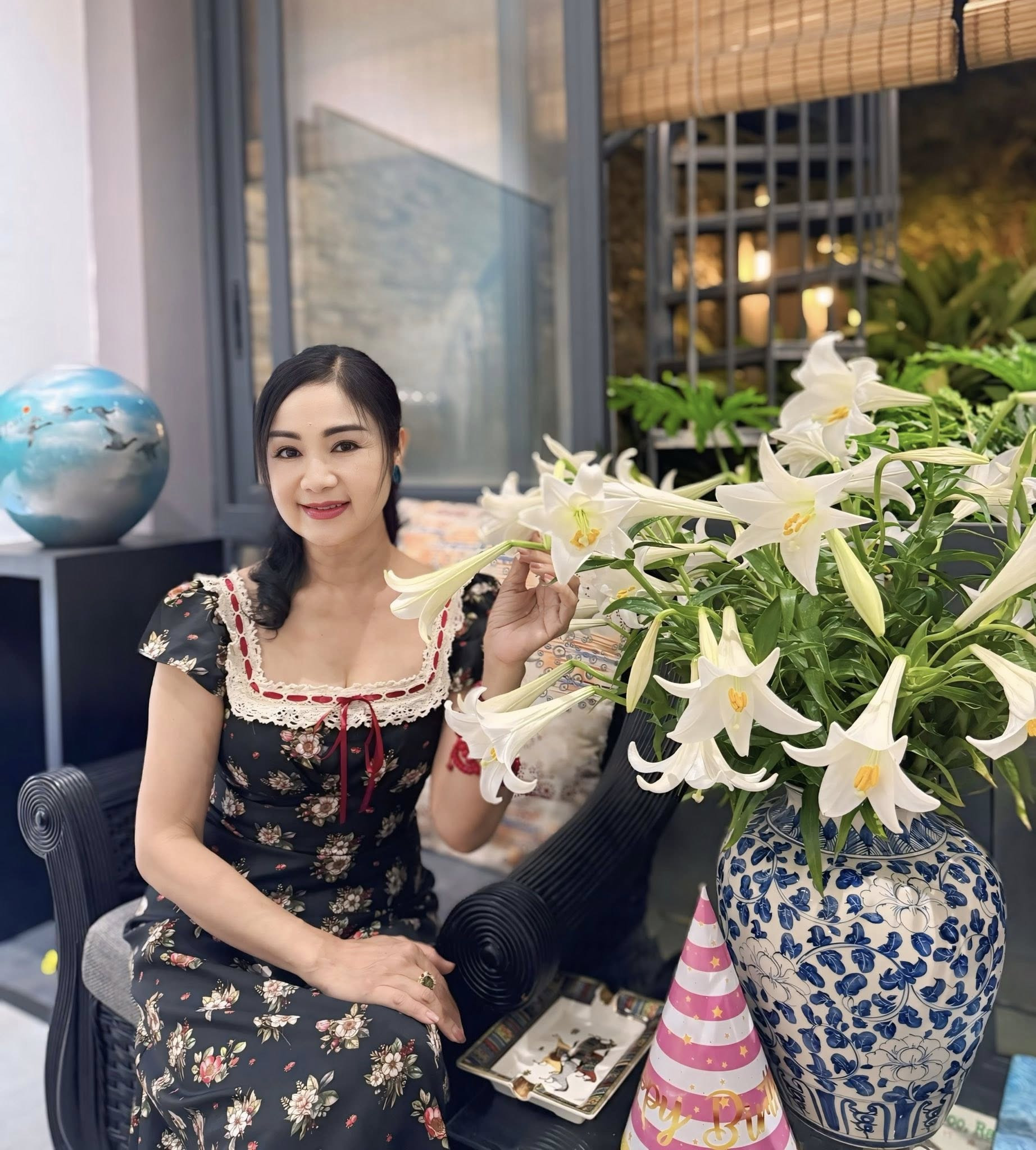 Sắc vóc tuổi sắp hưu quá mức trẻ đẹp của nữ NSND quê Tuyên Quang - Ảnh 10.