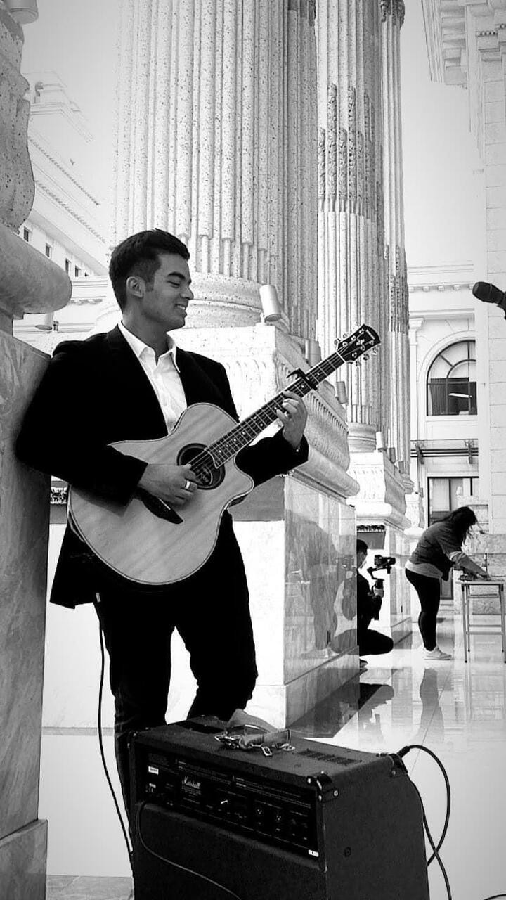 'Thần đồng âm nhạc' từng gây sốt truyền hình vì biết chơi 16 nhạc cụ giờ ra sao? - 3