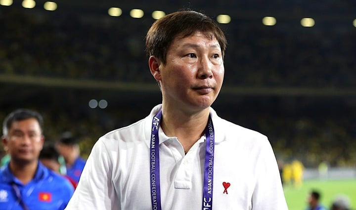 HLV Kim Sang-sik buồn bã.