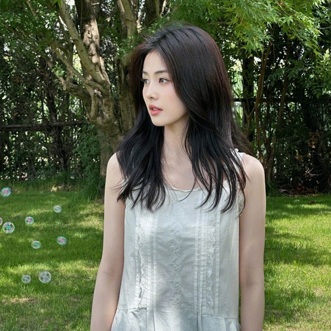 Bí quyết chăm da của Bạch Lộc khi bận rộn lịch trình dày đặc