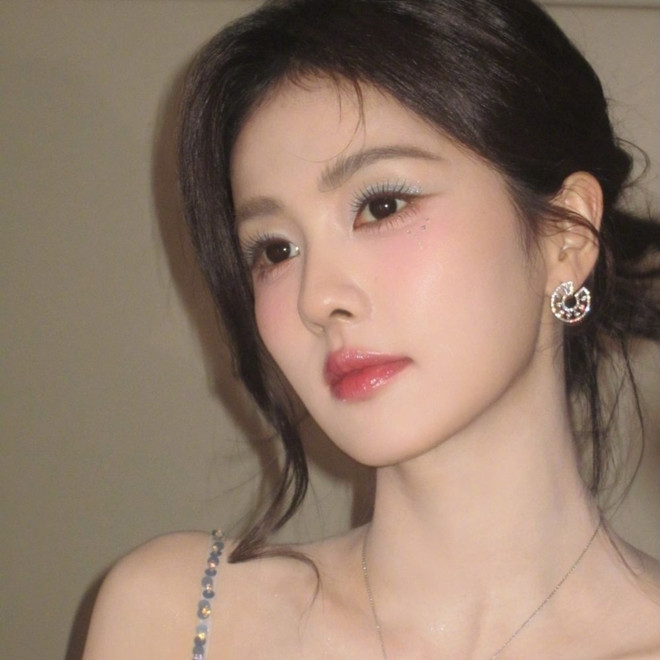 Bí quyết chăm da của Bạch Lộc khi bận rộn lịch trình dày đặc