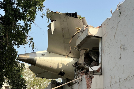 Hành khách Air India sống sót duy nhất nhảy khỏi máy bay