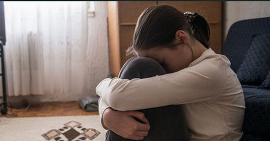 Phát hiện bé gái 15 tuổi mang thai, bác sĩ có được báo công an?