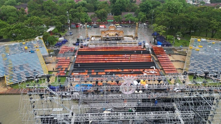 Sân khấu Chung kết Hoa hậu Việt Nam 2024 phải tháo dỡ vì mưa bão.