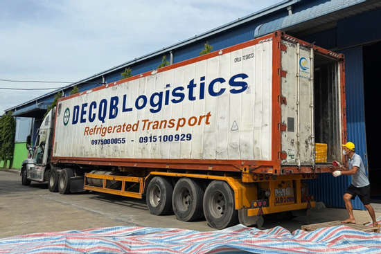 Cảnh sát kiểm tra xe container, phát hiện sự thật về 20 tấn hàng nội tạng