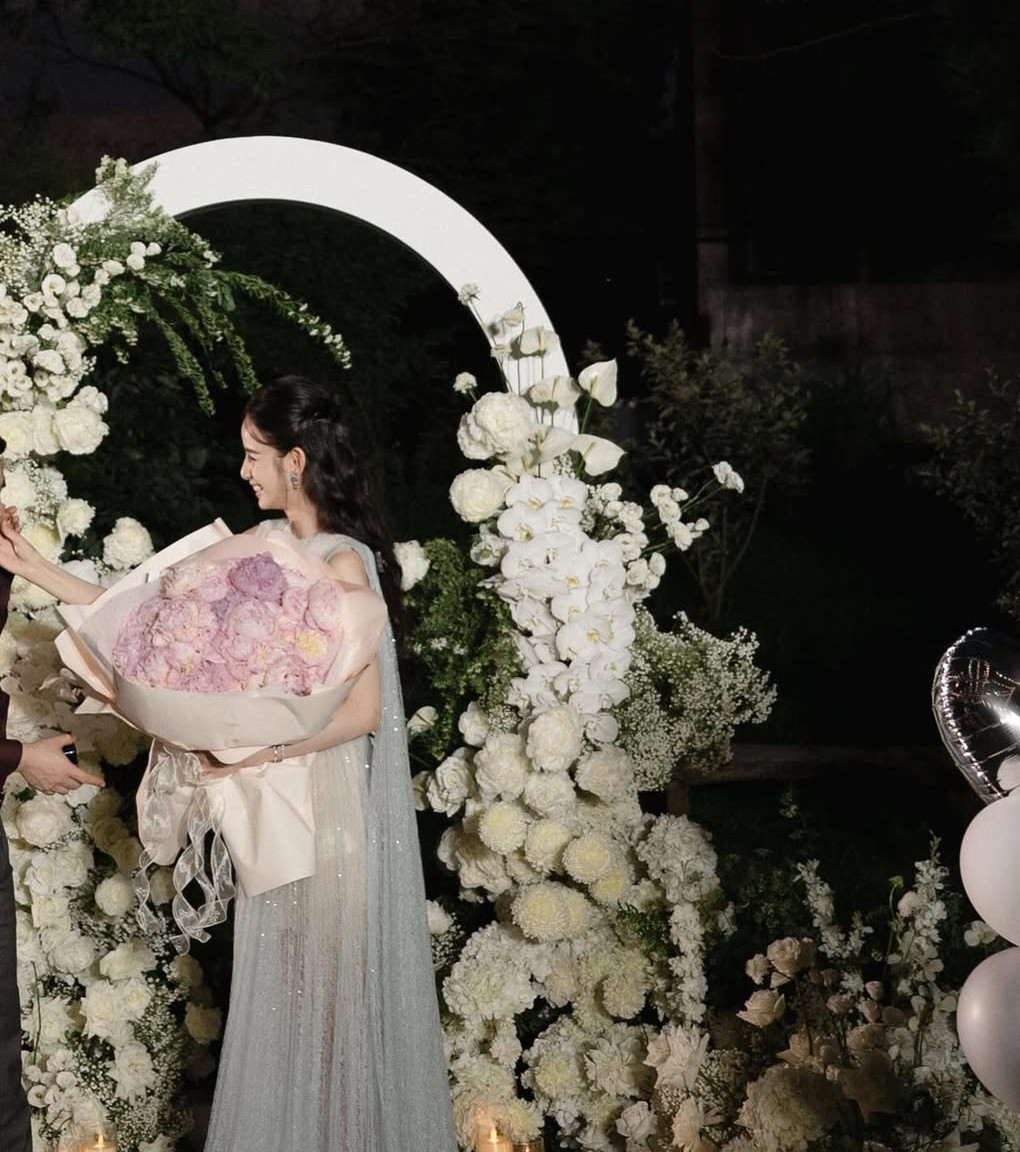 Lộ clip cầu hôn siêu hot của thiếu gia nhà giàu và Hương Liên