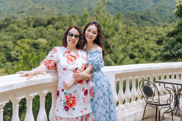 Mẹ ruột Á hậu Thụy Vân: Công tác trong ngành y, tuổi hưu được con gái hết lòng báo hiếu- Ảnh 7.