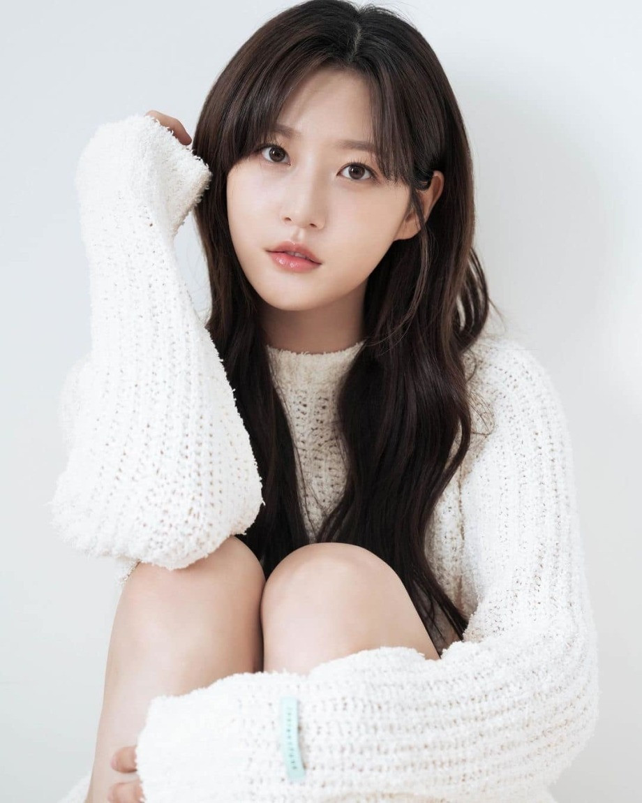 Sốc Trước 'Danh Sách Bạn Trai' Dài Dằng Dặc Của Kim Sae Ron 3 Kim Sae Ron 6 1739725782 6865 17 2