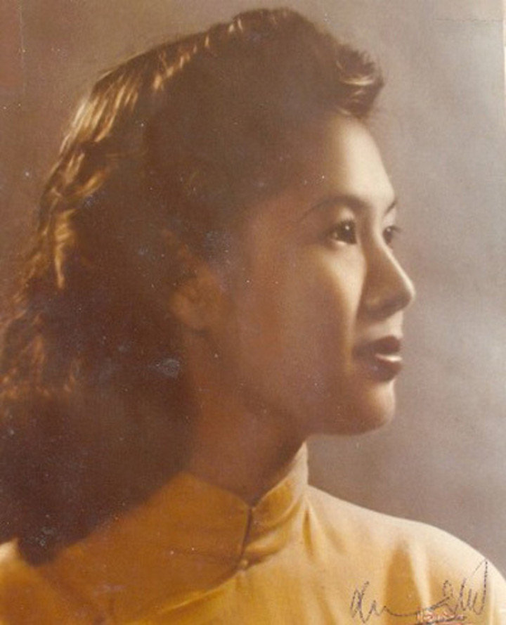 Ngay khi gặp nhau trên sân quần vợt ở Hà Nội, cựu hoàng đã phải lòng cô gái Bùi Mộng Điệp.