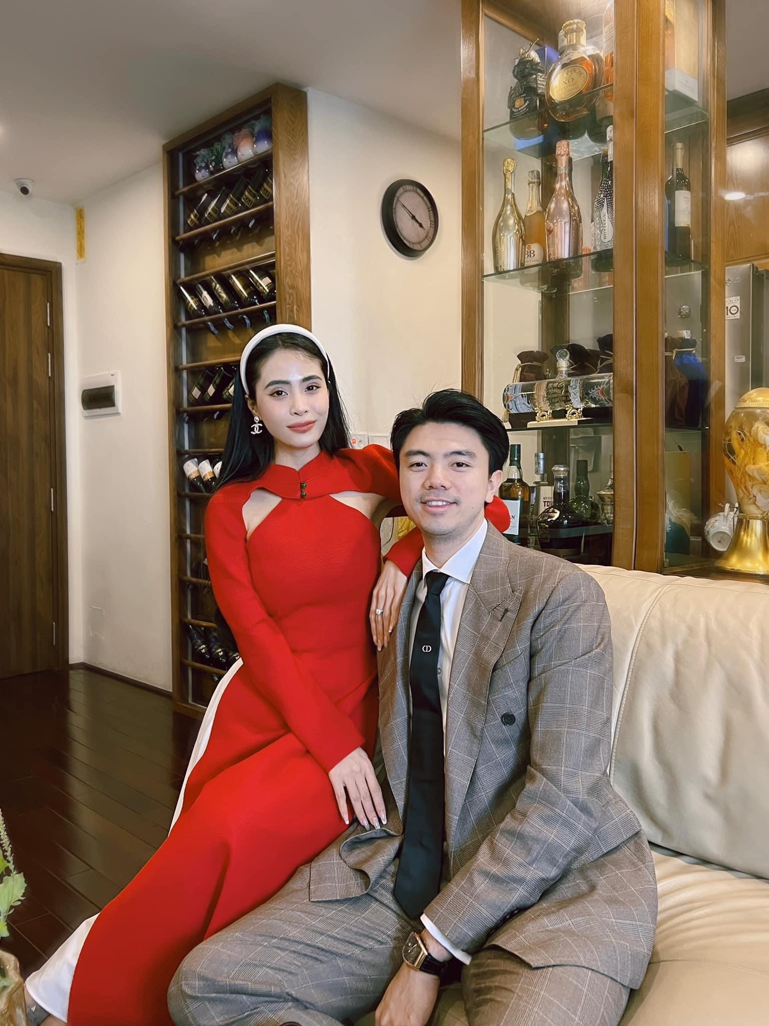 Tóm gọn 1 ca sĩ Vbiz và chồng đại gia tại sân bay ngoại hình đũa lệch gây chú ý