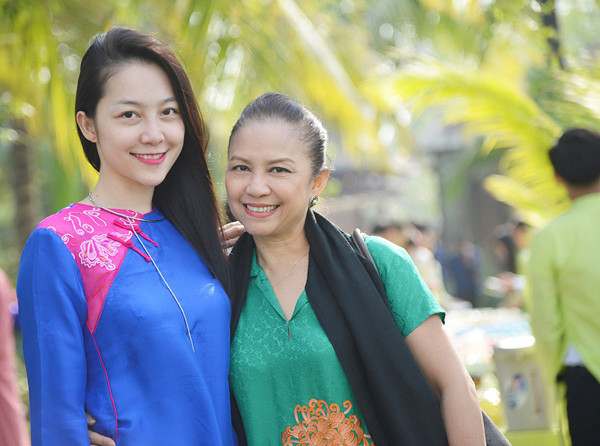 Mẹ Ruột 'Chim Công Làng Múa' Vbiz Có Nhan Sắc Xinh Đẹp, Là Nsnd Nổi Tiếng Được Người Trong Nghề Nể Phục 4 Mẹ Ruột 'Chim Công Làng Múa' Linh Nga: Mỹ Nhân Nức Tiếng Một Thời, Sống Bình Yên Bên Chồng Nsnd Đặng Hùng - Ảnh 5.