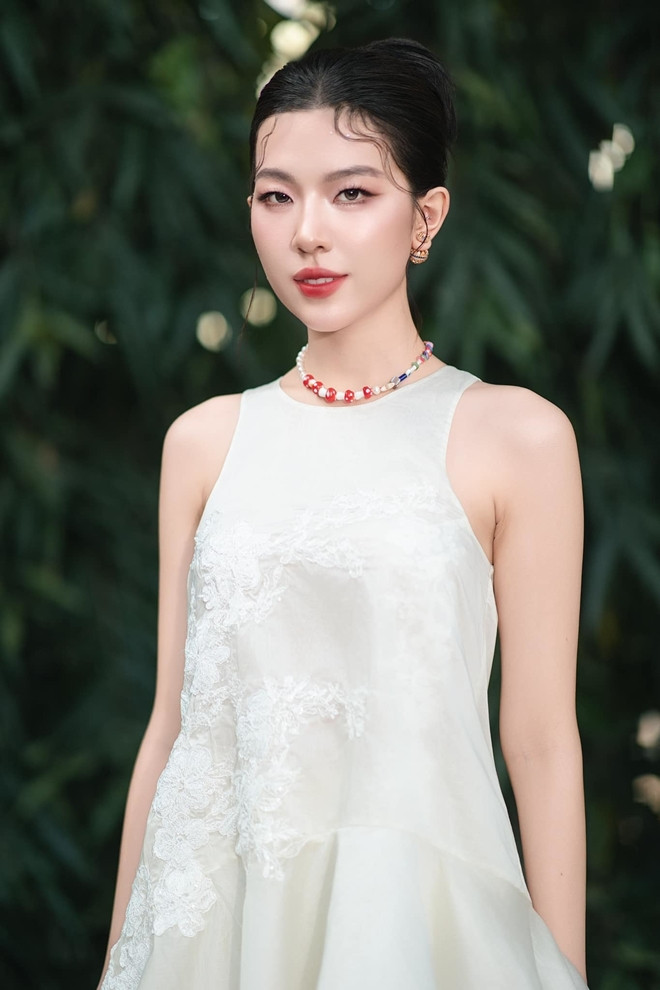 Nhan sắc cuốn hút của 5 tân binh genZ tại Em xinh say hi