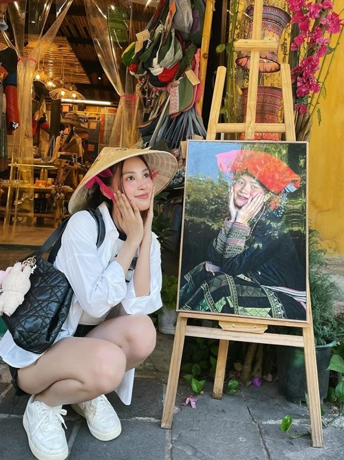 15s gây thót tim của Hoa hậu Tiểu Vy