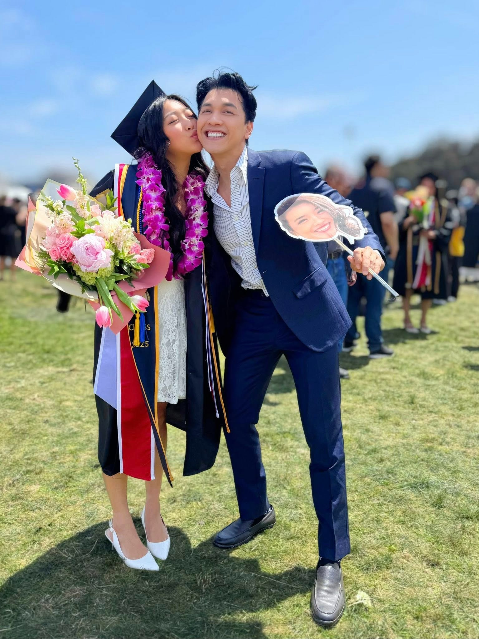 Chủ tịch nổi đình đám Trần Hùng Huy khoe con gái tốt nghiệp ĐH gây bàn tán