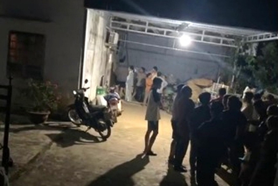 Điều tra nguyên nhân con trai đâm bố ruột tử vong tại nhà ông nội