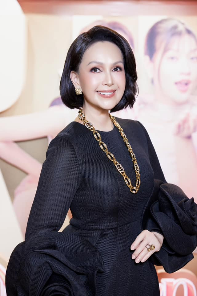 Sắc vóc tuổi ngoài 60 của 'bóng hồng' một thời của Thương Tín - Ảnh 6.